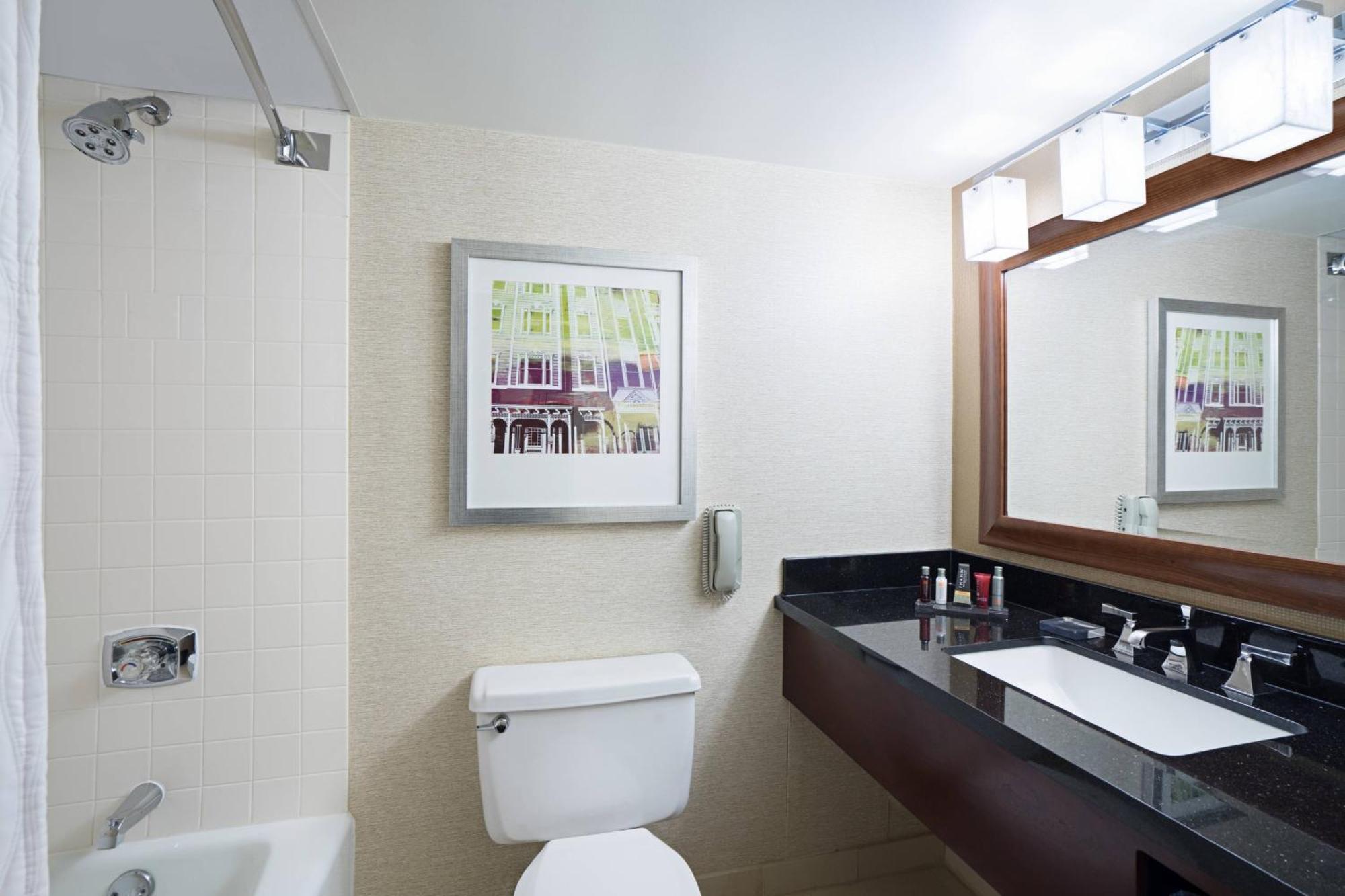Charleston Marriott Town Center Hotel Bagian luar foto