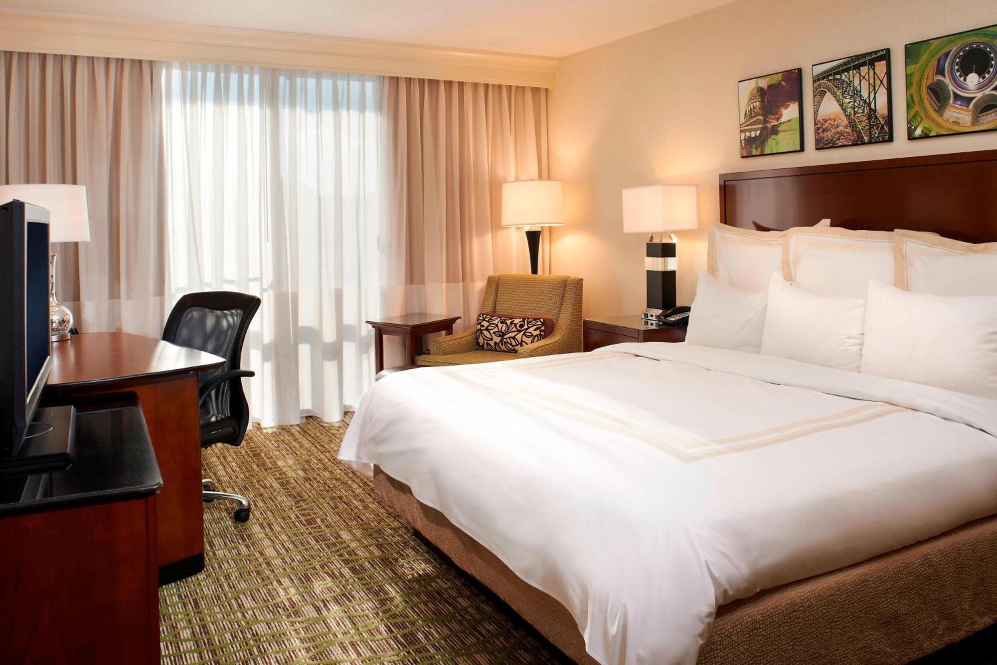Charleston Marriott Town Center Hotel Bagian luar foto