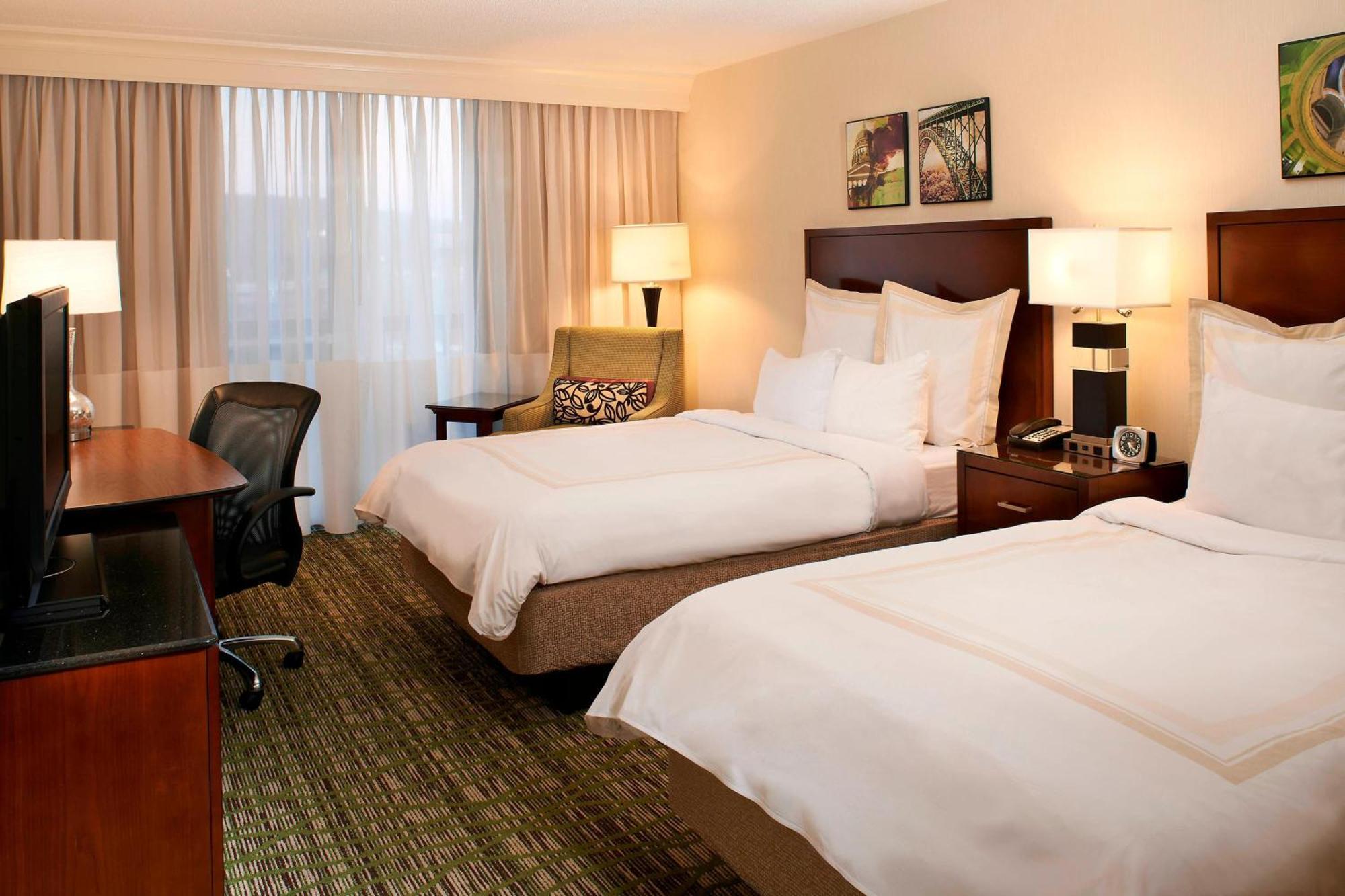 Charleston Marriott Town Center Hotel Bagian luar foto